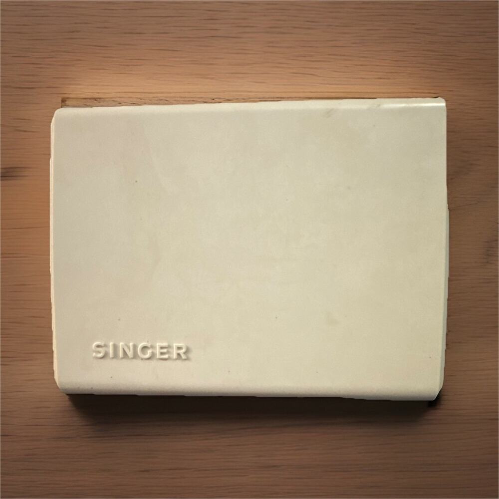 Vintage SINGER Ivory Plastic Spool Bobbin Storage Box